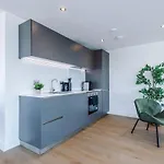 Centre - 2 Bed Penthouse With Balcony * Leeds (West Yorkshire)