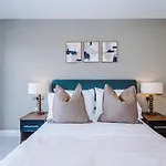 Centre - 2 Bed Penthouse With Balcony Leeds (West Yorkshire)