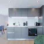 Centre - 2 Bed Penthouse With Balcony