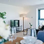 Centre - 2 Bed Penthouse With Balcony Appartement