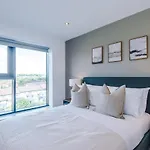Centre - 2 Bed Penthouse With Balcony * Leeds (West Yorkshire)