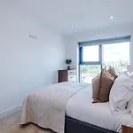 Centre - 2 Bed Penthouse With Balcony Appartement *