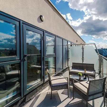 Centre - 2 Bed Penthouse With Balcony Apartamento