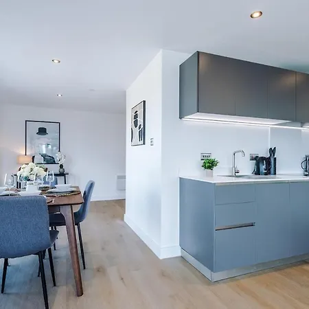 Centre - 2 Bed Penthouse With Balcony לידס
