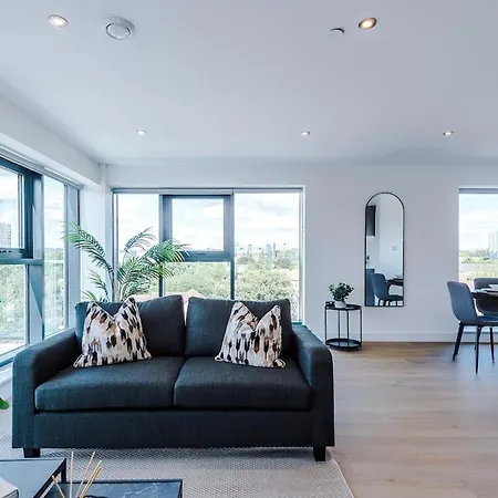 Apartment Centre - 2 Bed Penthouse With Balcony Leeds (West Yorkshire)