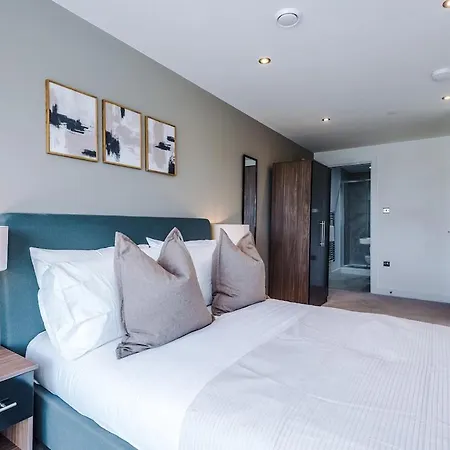Centre - 2 Bed Penthouse With Balcony Leeds (West Yorkshire)