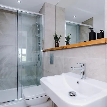 Centre - 2 Bed Penthouse With Balcony דירה