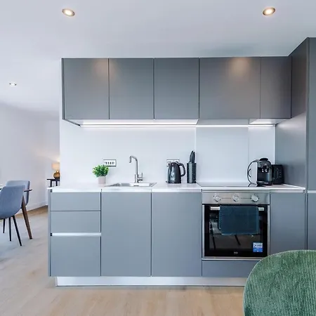 Centre - 2 Bed Penthouse With Balcony