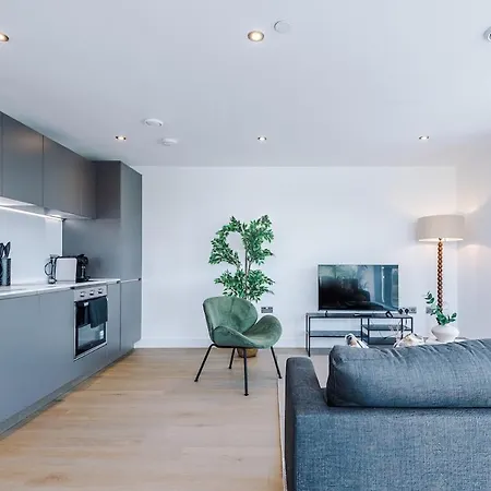 Apartment Centre - 2 Bed Penthouse With Balcony