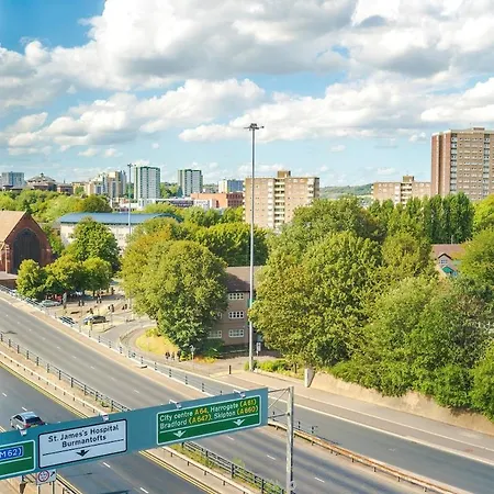 Centre - 2 Bed Penthouse With Balcony Leeds (West Yorkshire)
