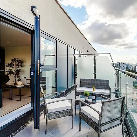 Centre - 2 Bed Penthouse With Balcony Apartamento *