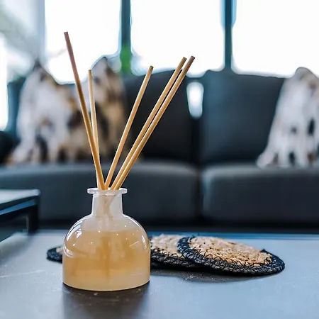 Centre - 2 Bed Penthouse With Balcony *