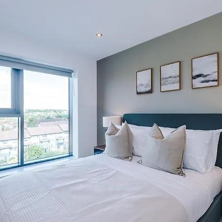 Centre - 2 Bed Penthouse With Balcony * Leeds (West Yorkshire)