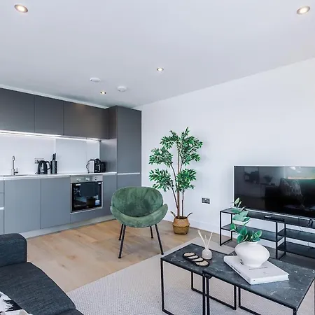 דירה Centre - 2 Bed Penthouse With Balcony *