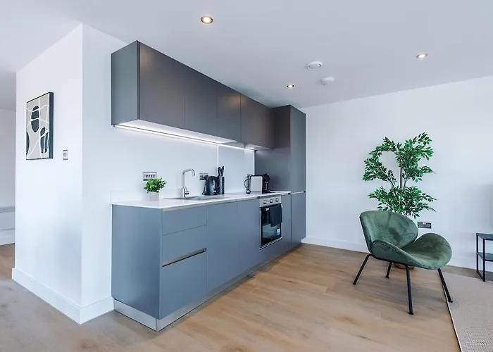 Centre - 2 Bed Penthouse With Balcony * Leeds (West Yorkshire)