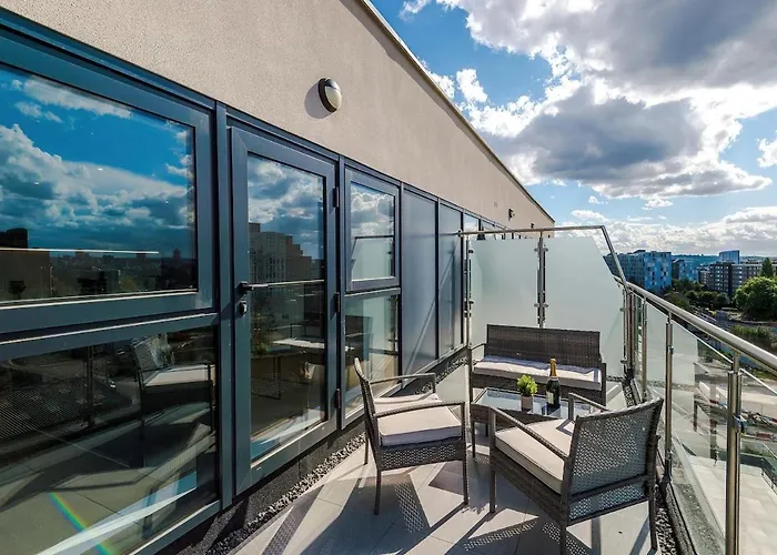 Centre - 2 Bed Penthouse With Balcony Apartment