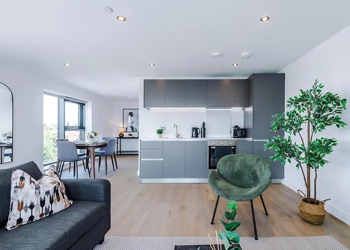 Centre - 2 Bed Penthouse With Balcony Apartment Leeds (West Yorkshire)