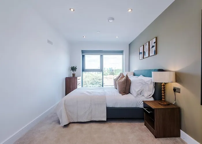 Centre - 2 Bed Penthouse With Balcony Leeds (West Yorkshire)