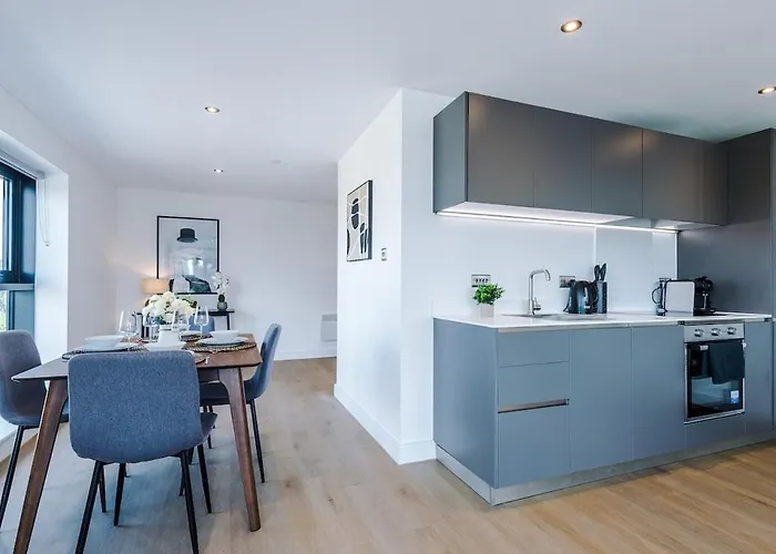 Centre - 2 Bed Penthouse With Balcony Leeds (West Yorkshire)