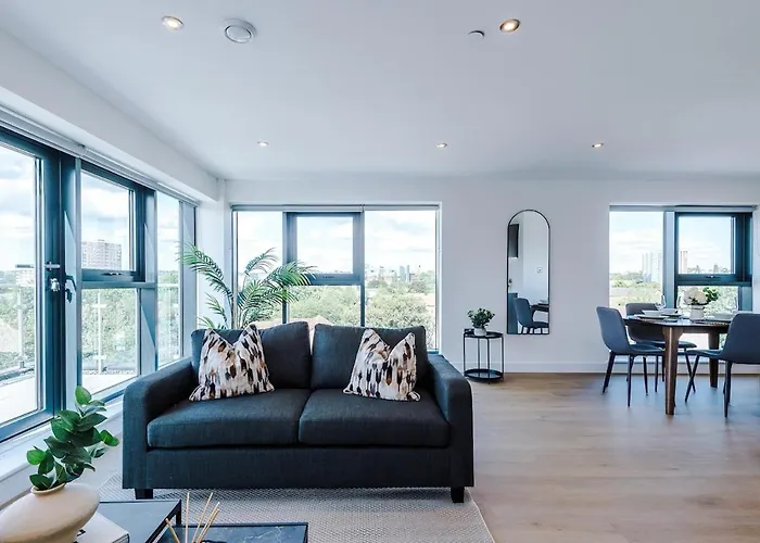 Apartment Centre - 2 Bed Penthouse With Balcony Leeds (West Yorkshire)