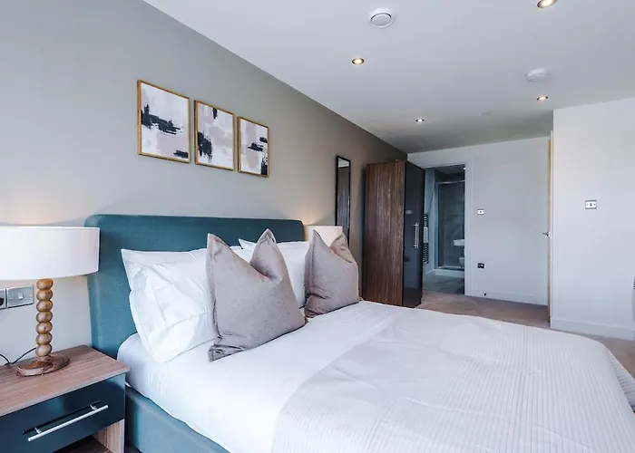 Centre - 2 Bed Penthouse With Balcony Leeds (West Yorkshire)