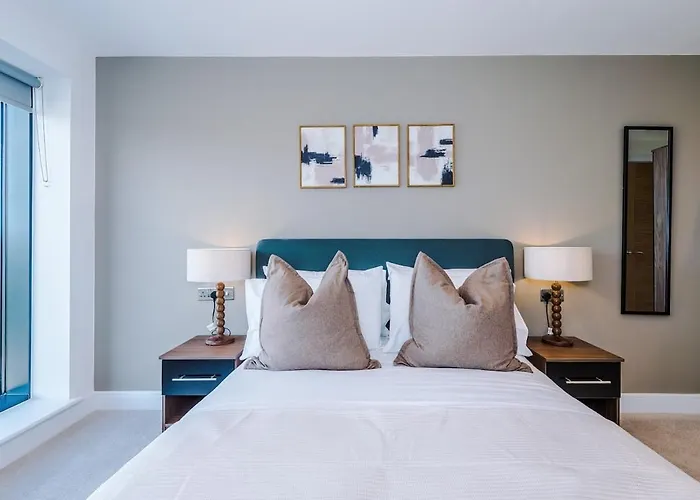 Centre - 2 Bed Penthouse With Balcony Leeds (West Yorkshire)