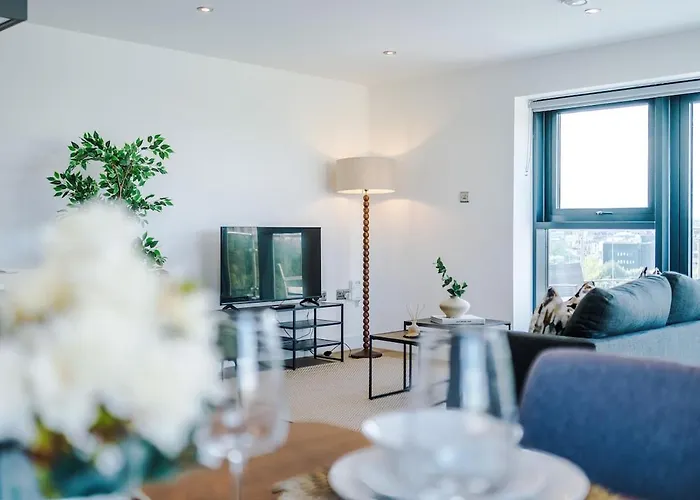 Centre - 2 Bed Penthouse With Balcony Apartamento