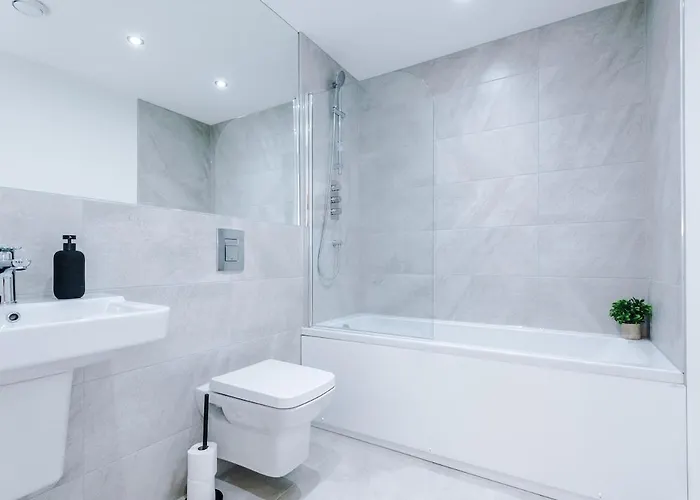 Centre - 2 Bed Penthouse With Balcony * Leeds (West Yorkshire)