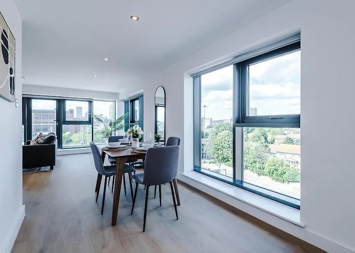 Centre - 2 Bed Penthouse With Balcony Apartamento *