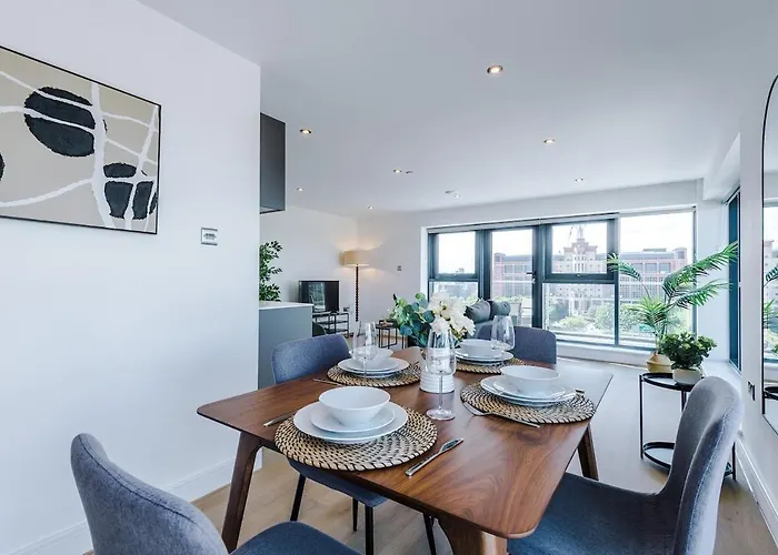 Centre - 2 Bed Penthouse With Balcony * Leeds (West Yorkshire)
