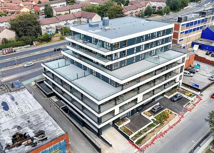 Centre - 2 Bed Penthouse With Balcony * Leeds (West Yorkshire)