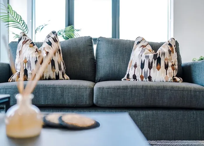 Centre - 2 Bed Penthouse With Balcony Apartment