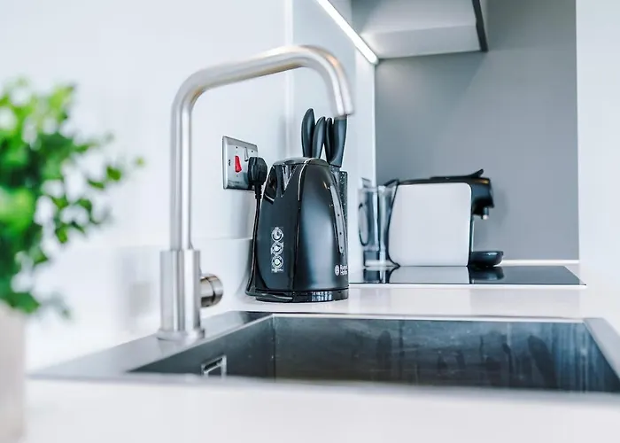 Apartment Centre - 2 Bed Penthouse With Balcony