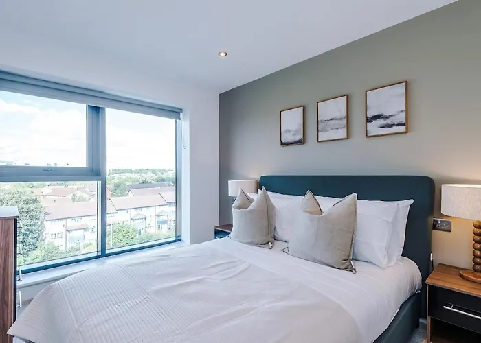 Centre - 2 Bed Penthouse With Balcony * Leeds (West Yorkshire)