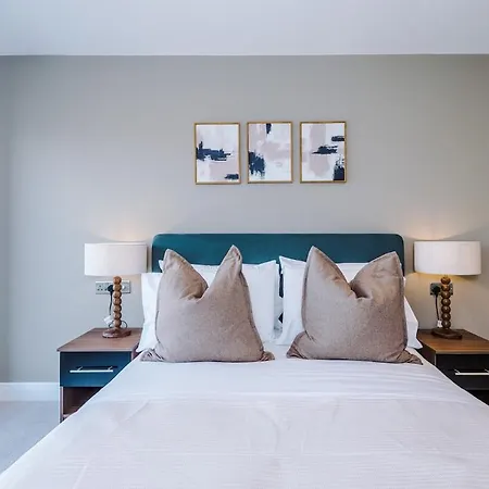Centre - 2 Bed Penthouse With Balcony Leeds (West Yorkshire)